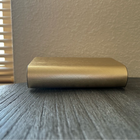 Kate Spade NY | Portable | Wireless | Bluetooth Speaker | Gold - Picture 11 of 15